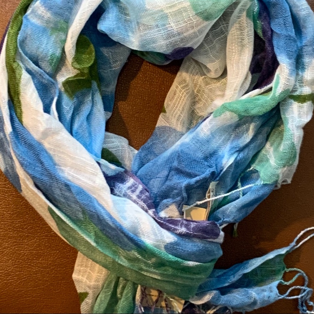 NWT floral scarf - Picture 2 of 7